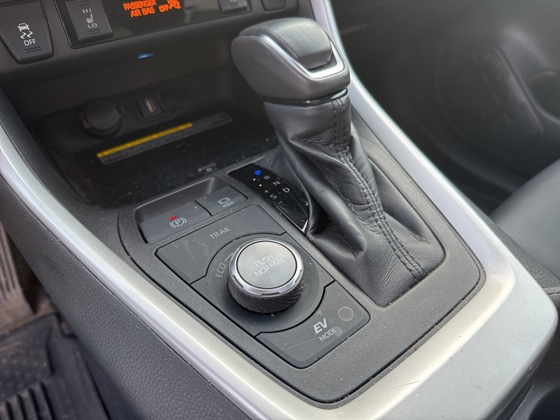 2021 Toyota RAV4 Hybrid XSE photo 13