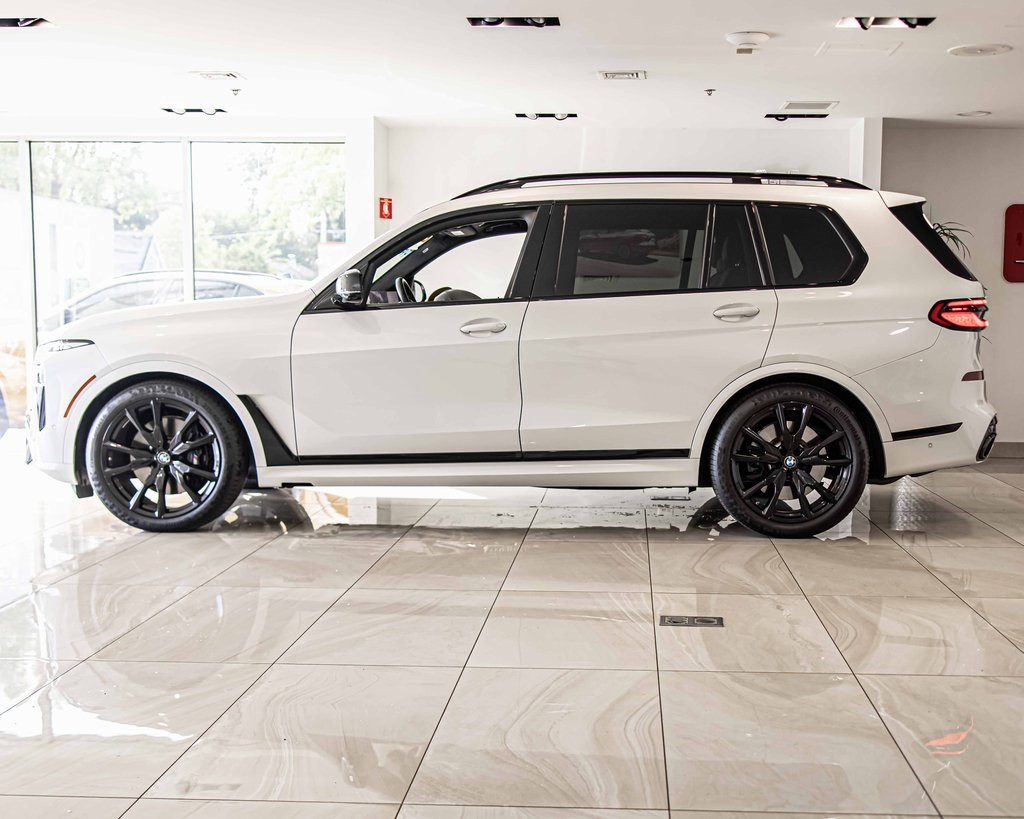 2025 BMW X7 - Image 6