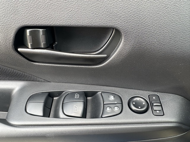2025 Nissan Kicks Play S photo 14