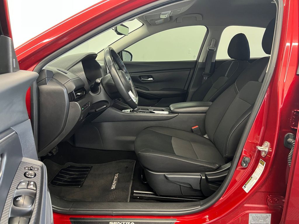 2022 Nissan Sentra SV photo 4
