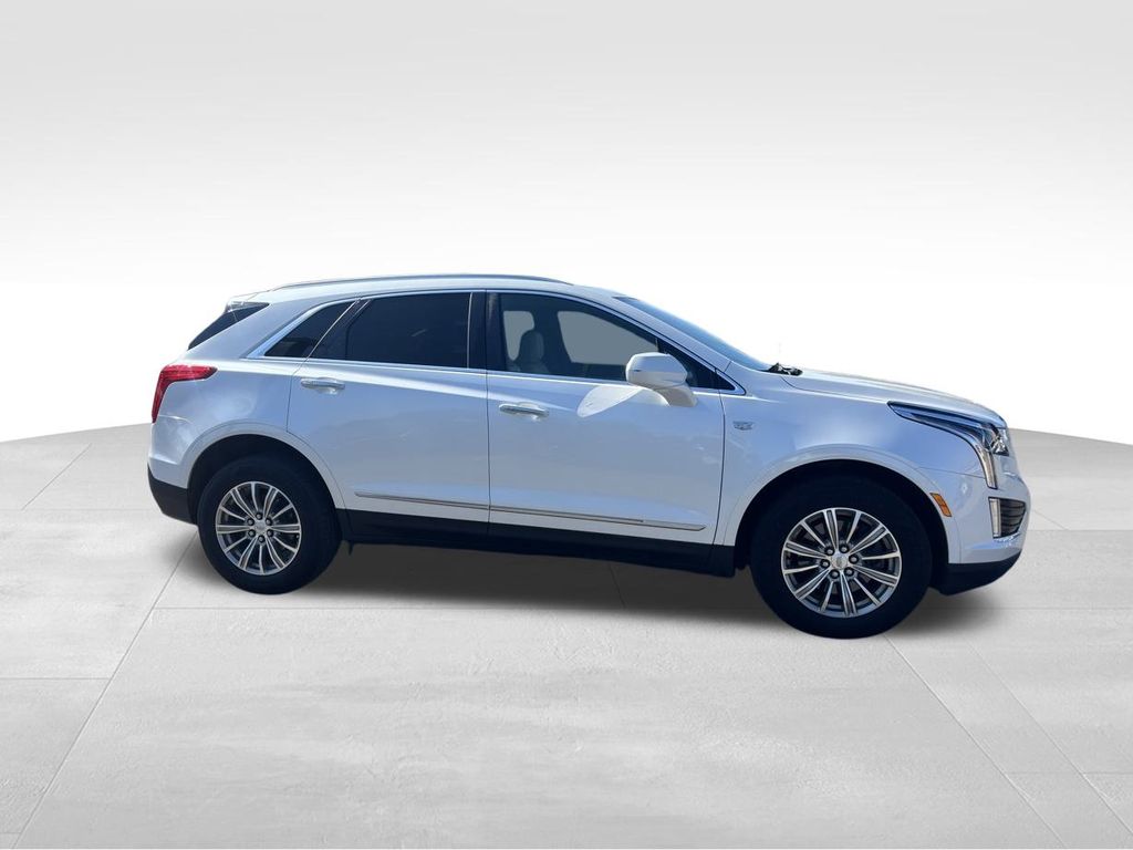 2018 Cadillac XT5 Luxury photo 2
