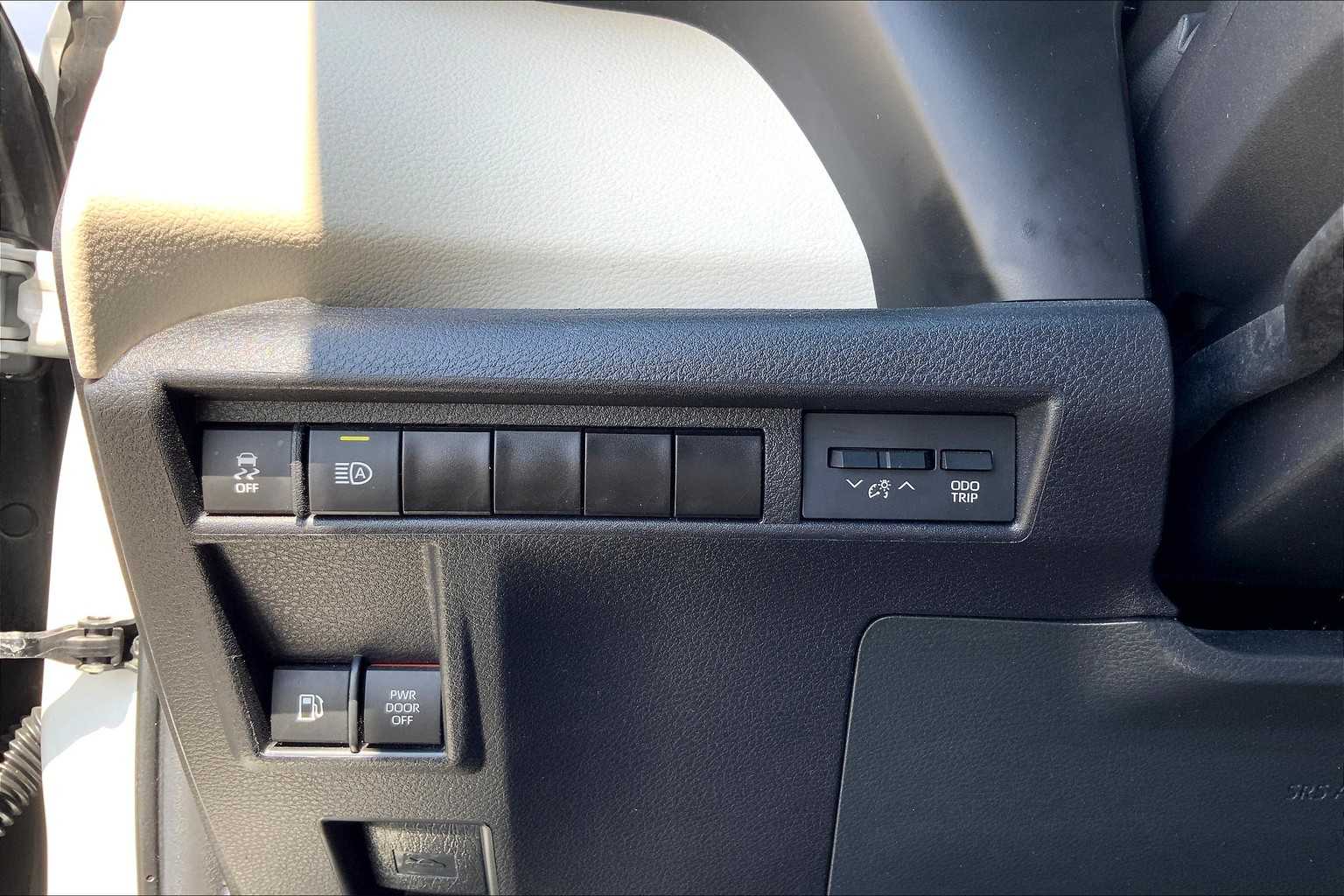 2023 Toyota Sienna XLE photo 31