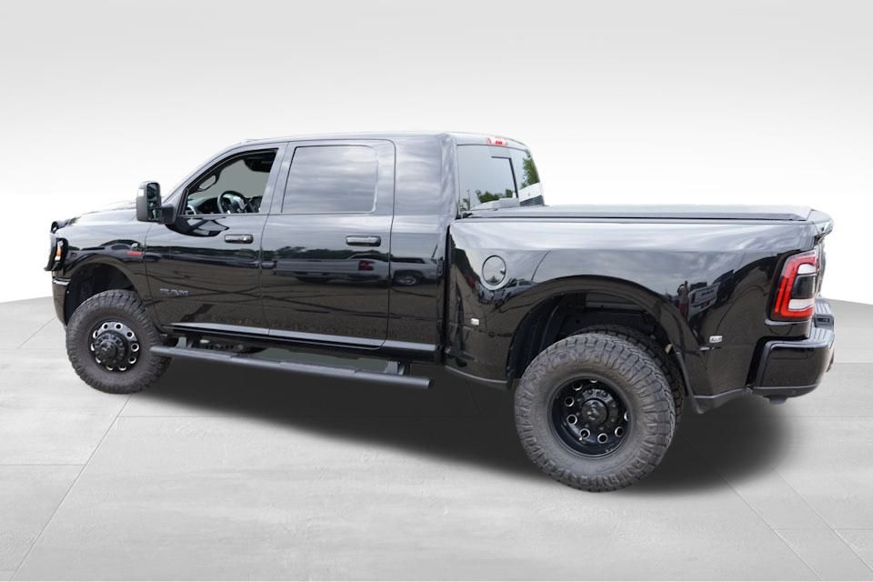 2024 Ram 3500 Laramie photo 8