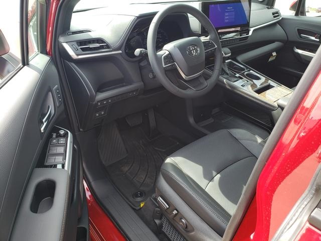 2025 Toyota Sienna Limited photo 10