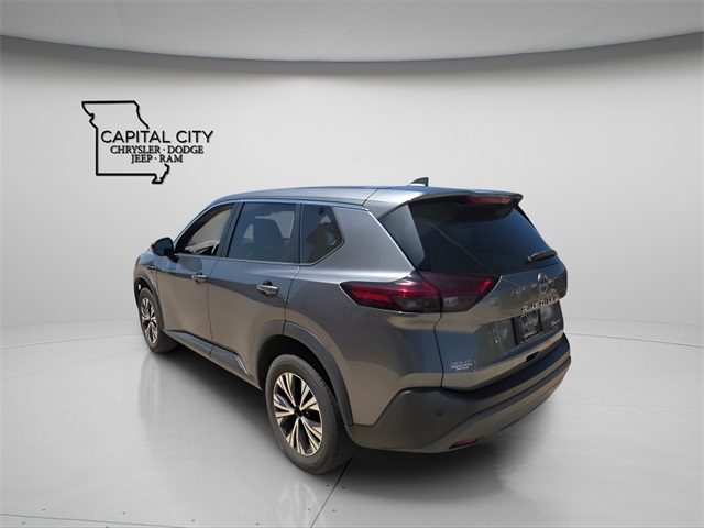 2022 Nissan Rogue SV photo 4