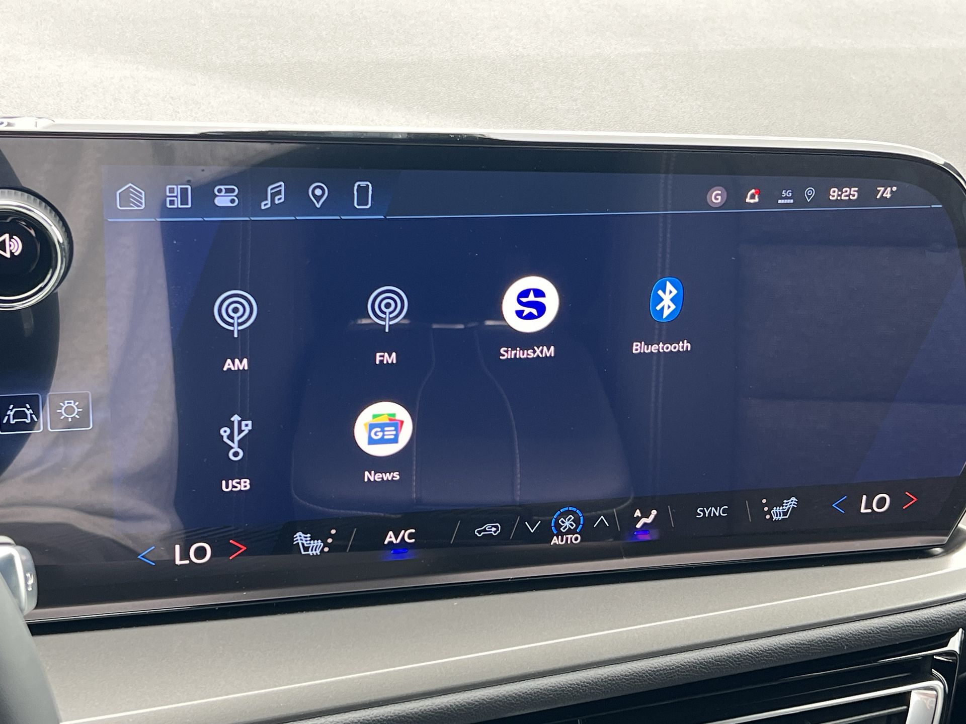 2026 Chevrolet Traverse photo 12