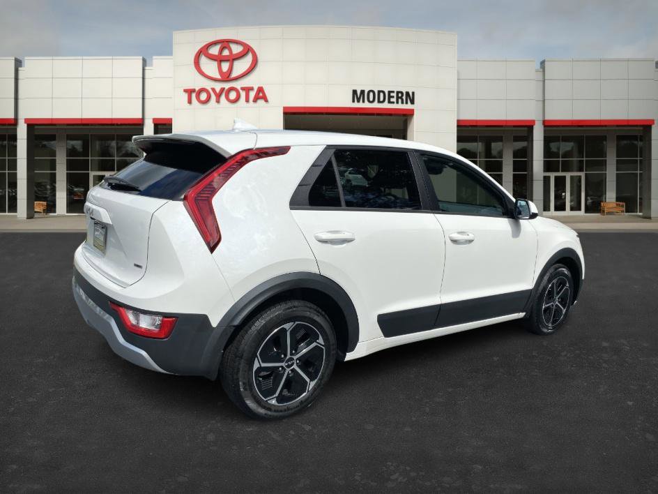 2023 Kia Niro LX photo 5