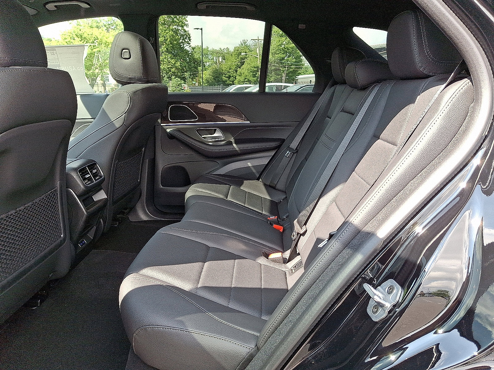 2025 Mercedes Benz GLE 350 4MATIC photo 3