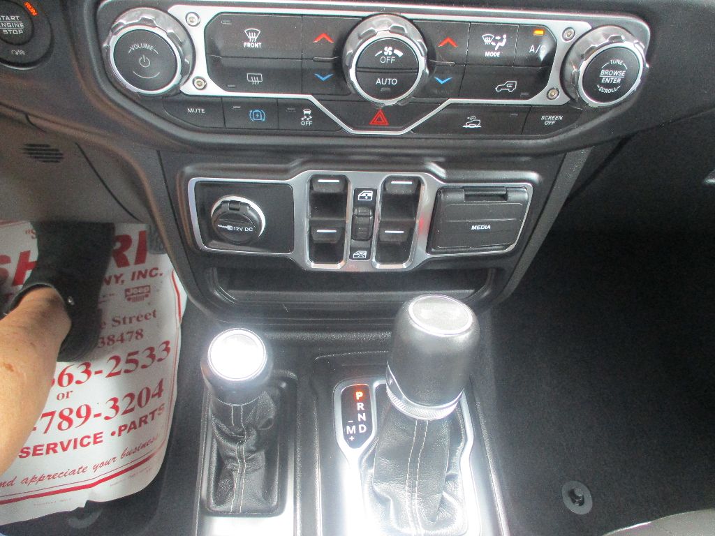 2023 Jeep Wrangler 4xe Sahara photo 9