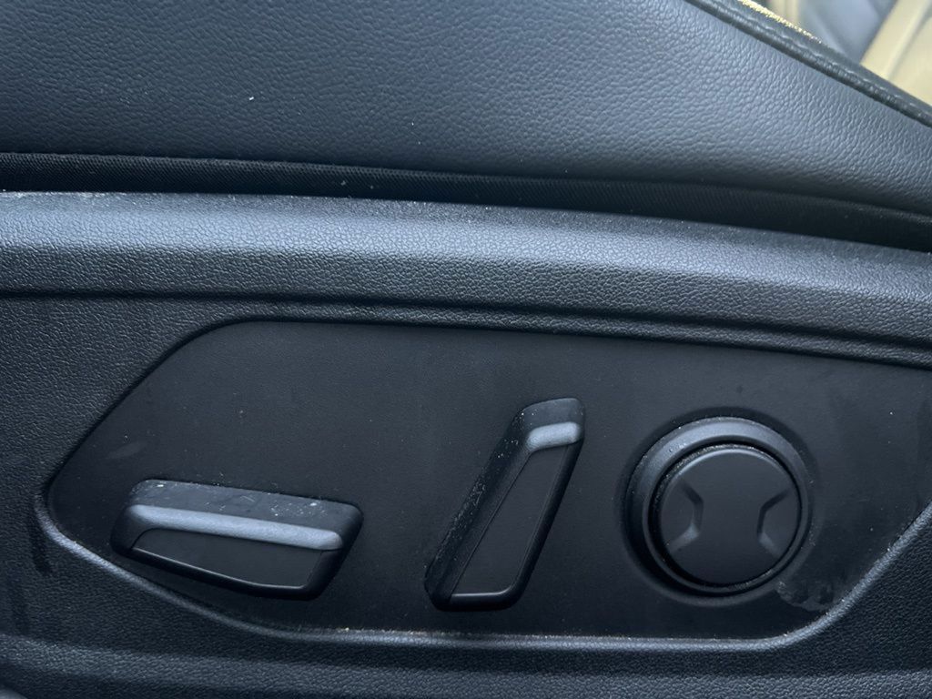 2022 Hyundai Elantra Limited photo 13