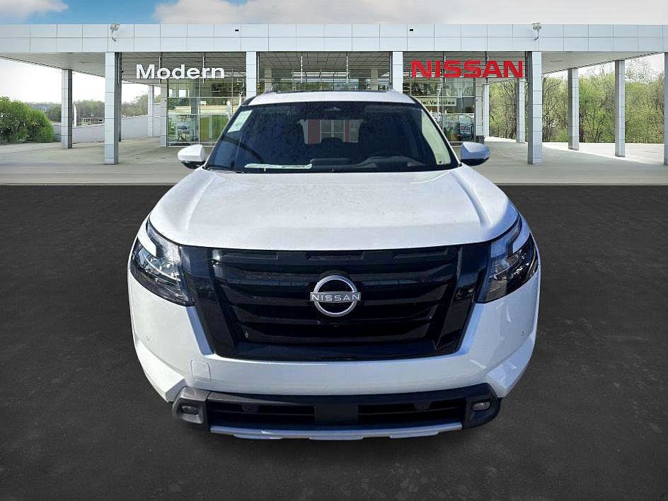 2025 Nissan Pathfinder Platinum photo 6