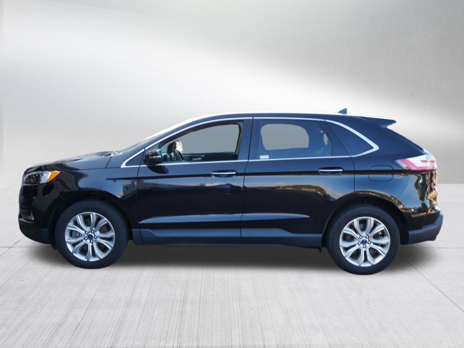 2022 Ford Edge Titanium photo 4