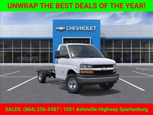 2025 Chevrolet Express Cutaway Base's photo