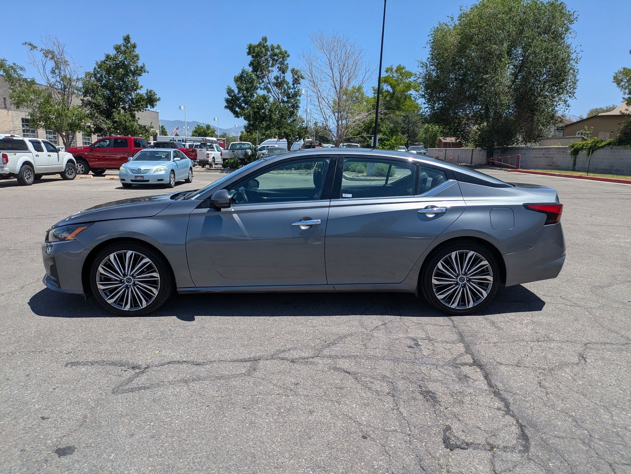 2023 Nissan Altima 2.5 SL photo 6