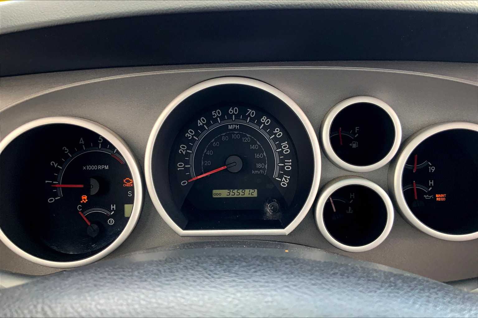 2010 Toyota Sequoia photo 22