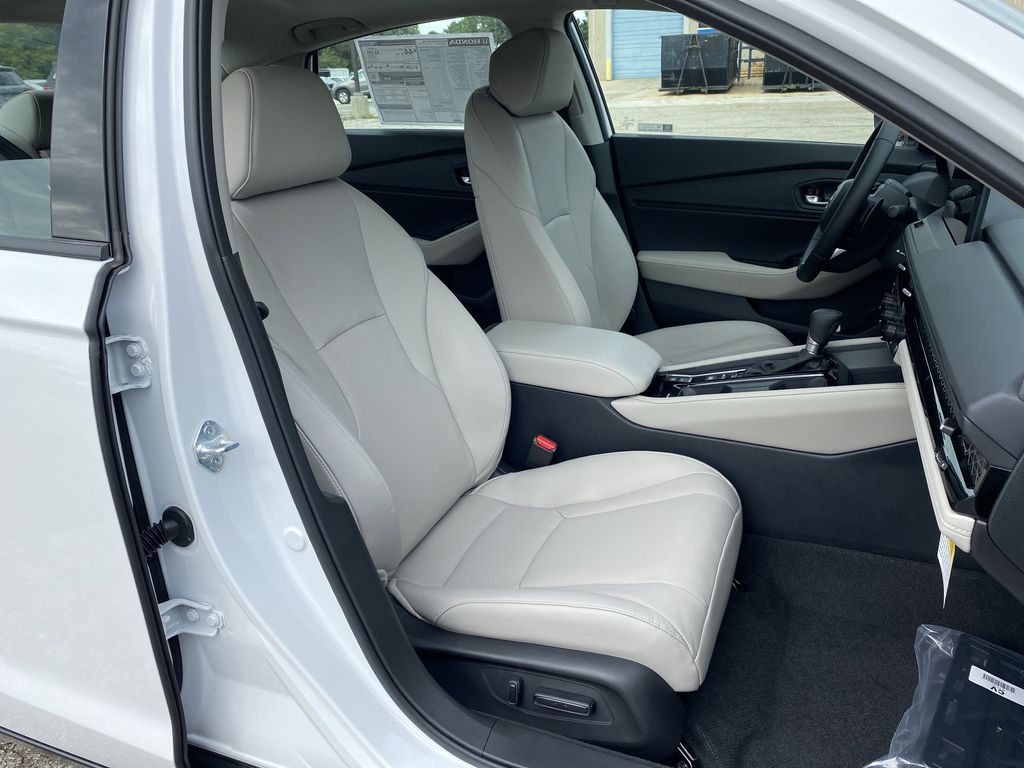 2025 Honda Accord Hybrid Touring photo 27