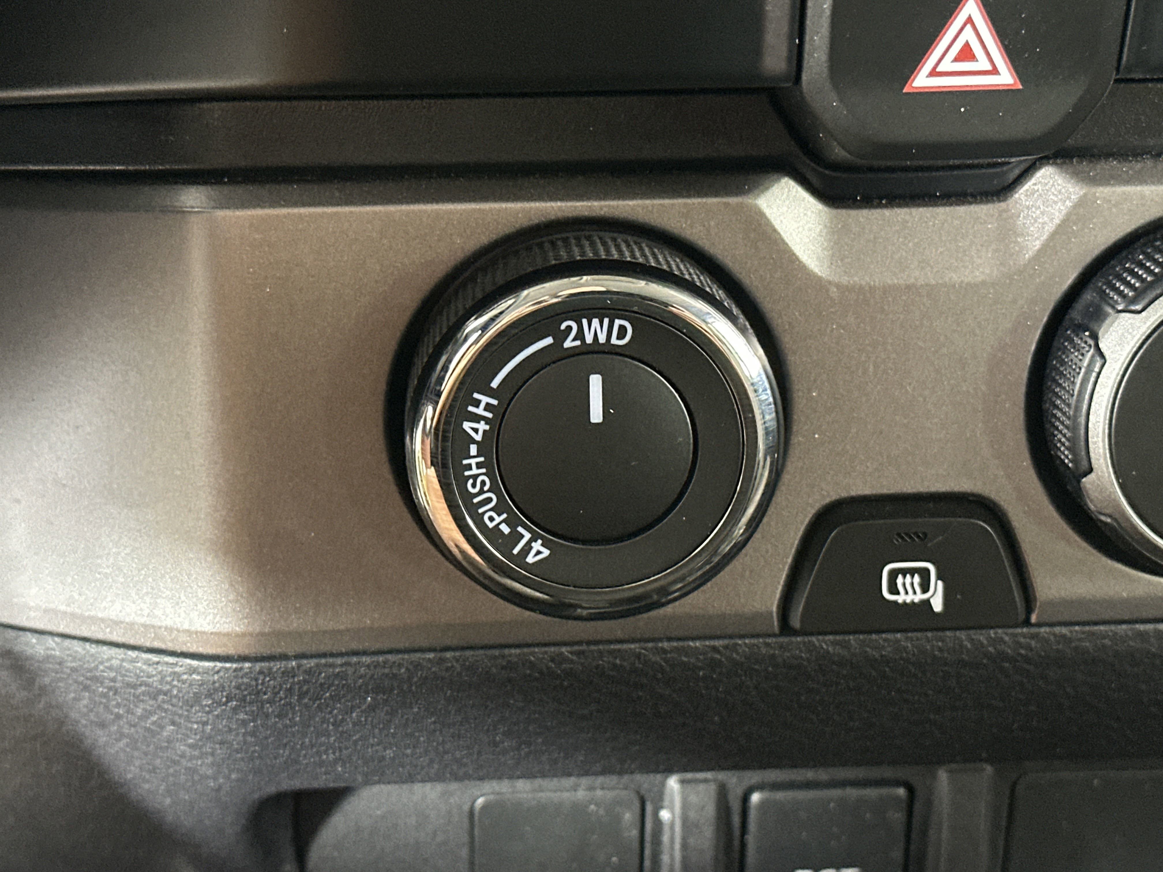 2023 Toyota Tacoma SR 4x4 photo 8