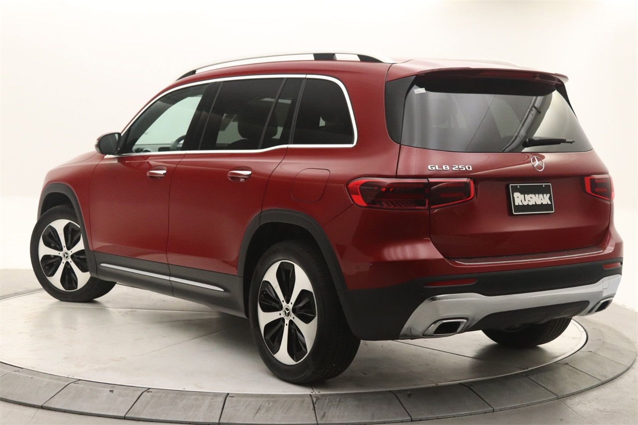 2025 Mercedes Benz GLB 250 photo 2