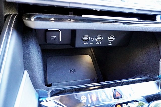 New 2025 Bright White Clear-Coat Exterior Paint Jeep Series II image 34