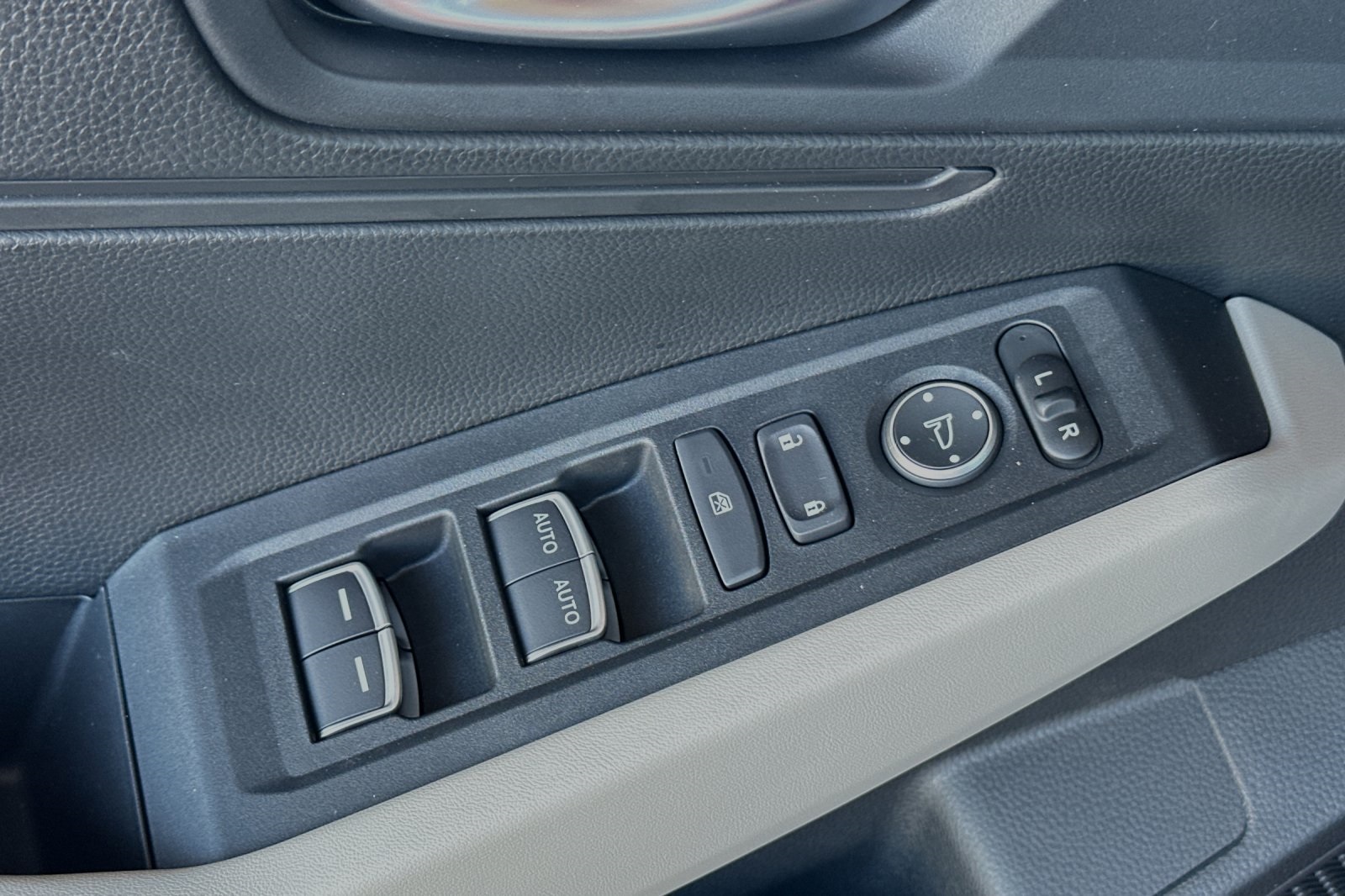 2025 Honda Accord LX photo 9