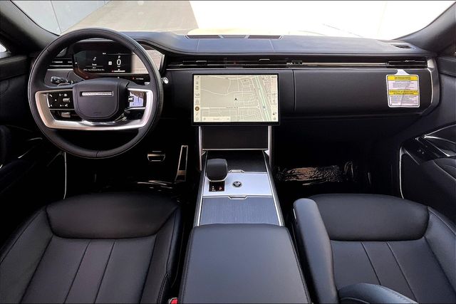 2025 Land Rover Range Rover SE photo 3