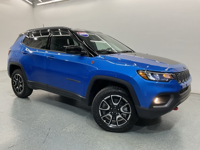 2026 Jeep Compass Trailhawk photo 2