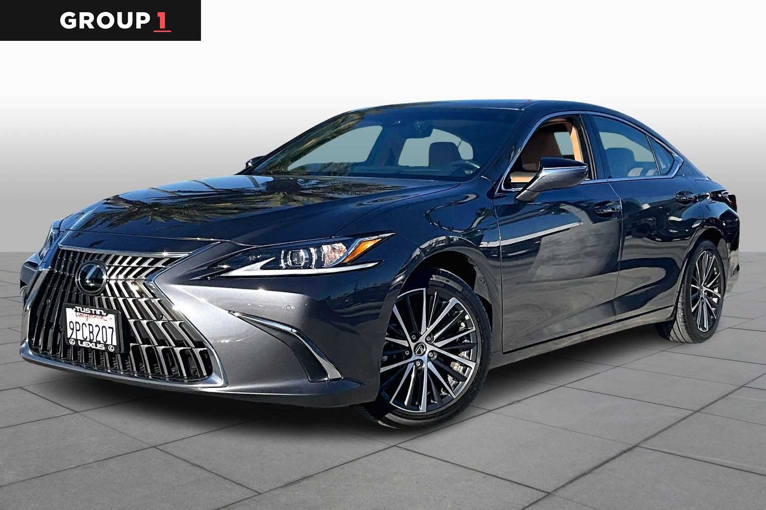 2025 Lexus ES Hybrid 300h's photo