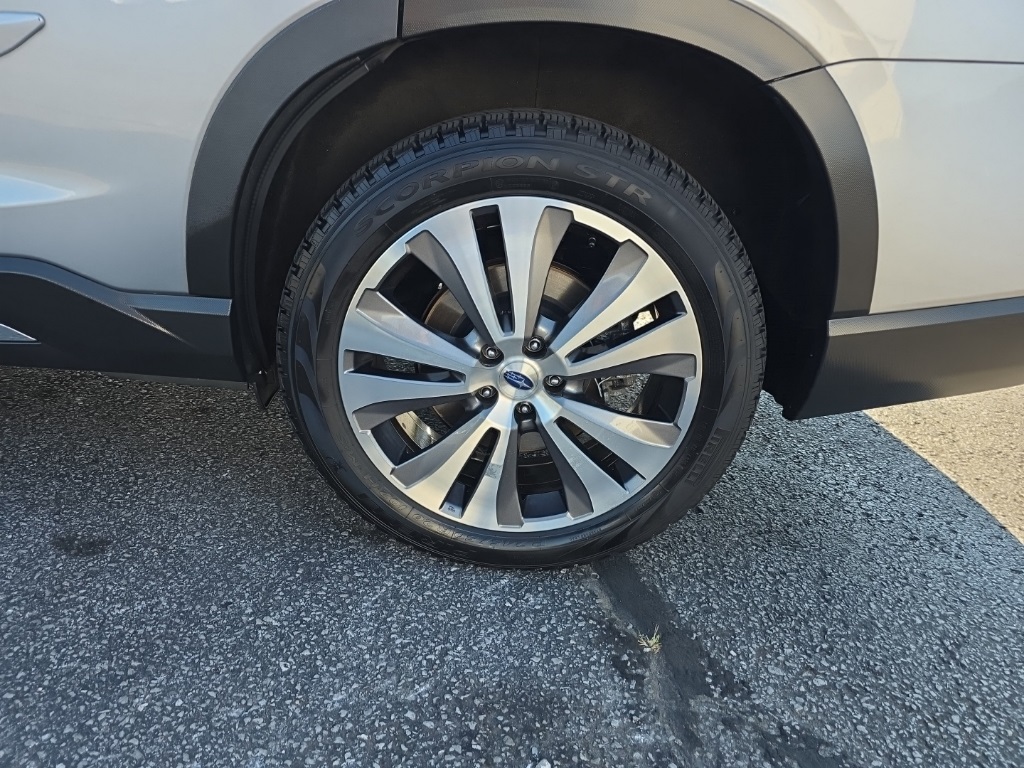 Used 2022 Ice Silver Metallic Subaru Limited image 7