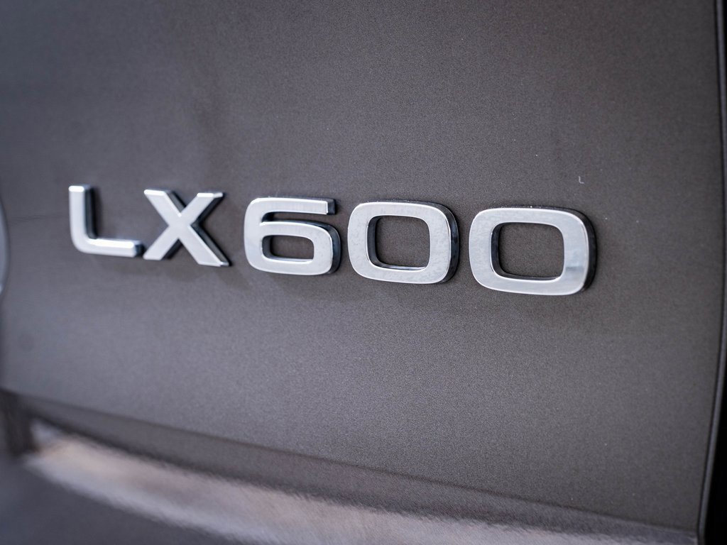 2022 Lexus LX 600 F SPORT photo 8