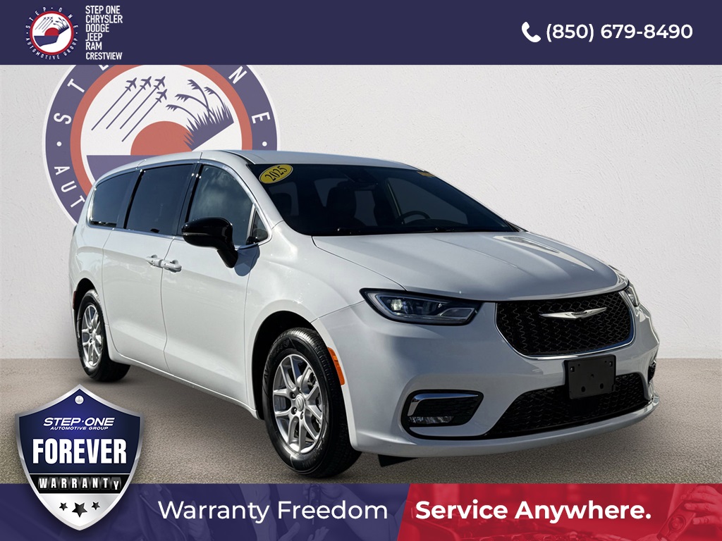 2025 Chrysler Pacifica Select's photo