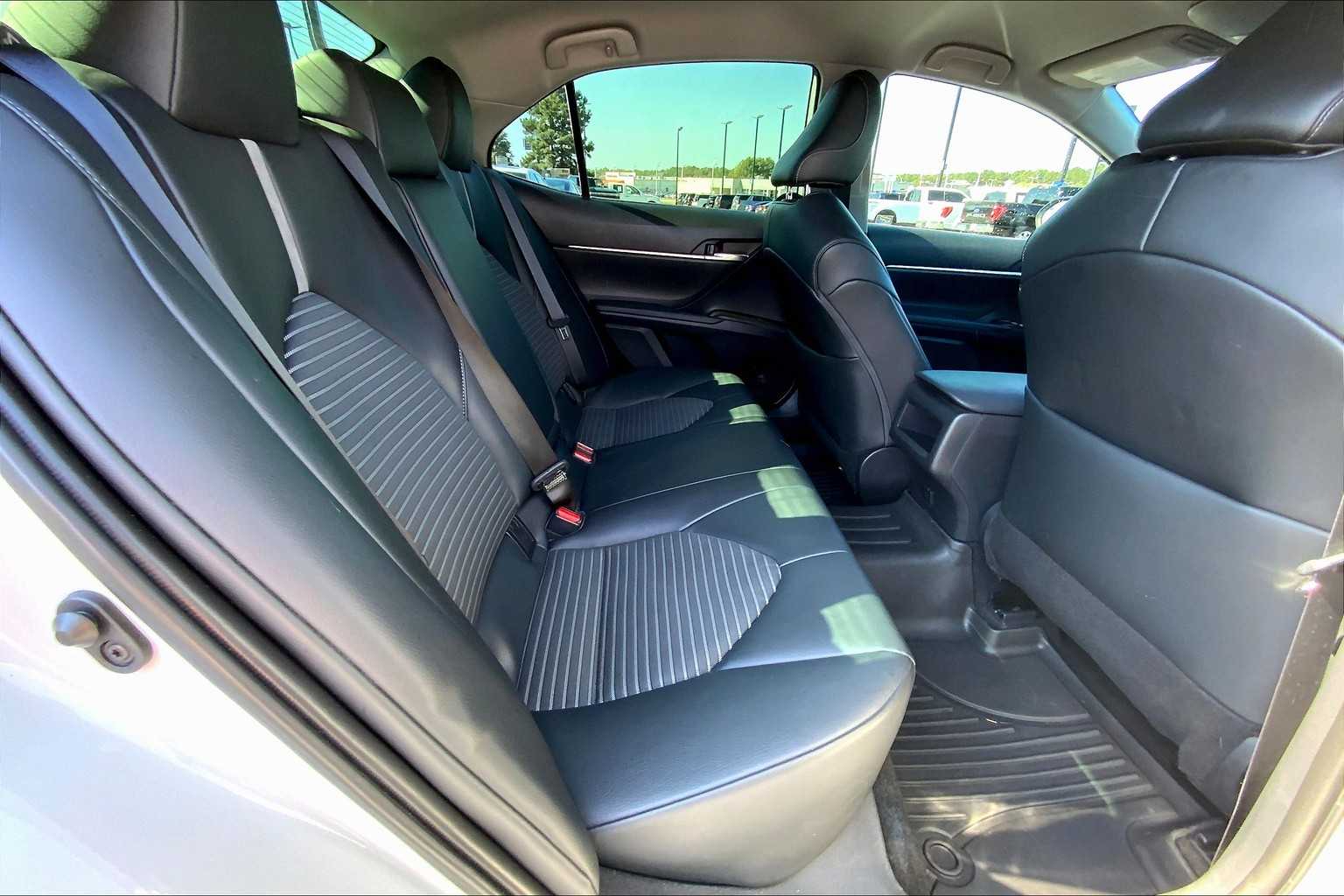 2022 Toyota Camry SE photo 18
