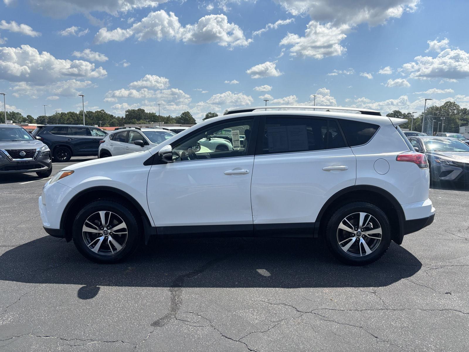 2018 Toyota RAV4 Adventure photo 3