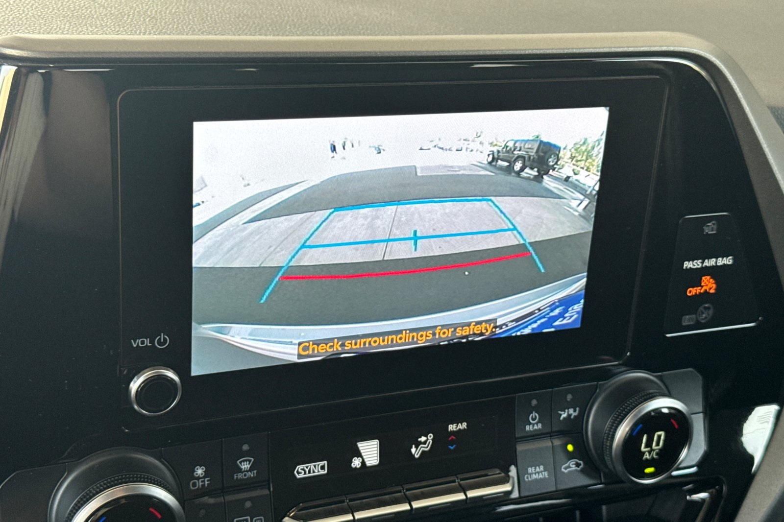 2024 Toyota Highlander LE photo 21