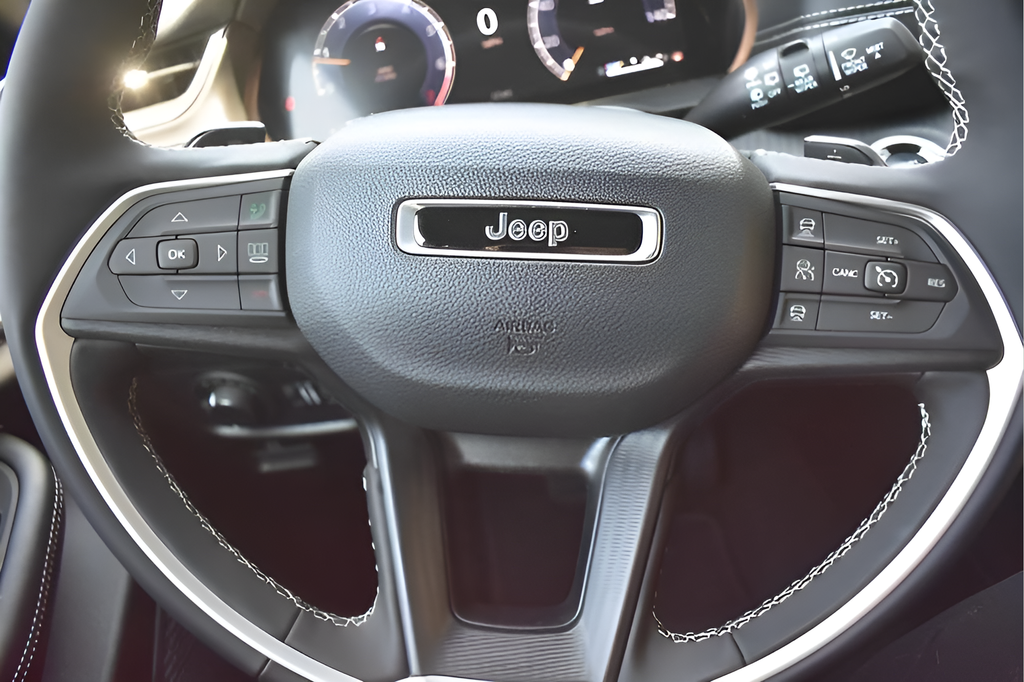 2025 Jeep Grand Cherokee Laredo photo 20