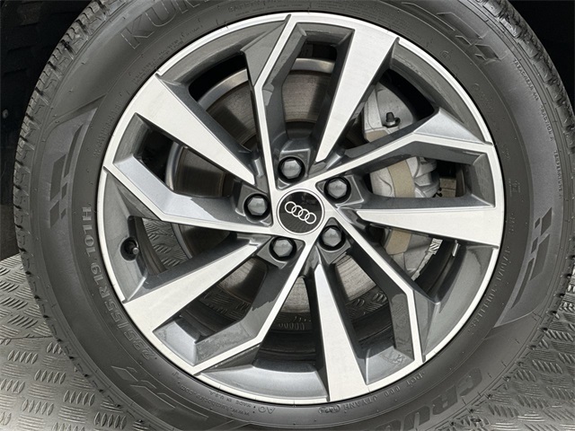 2025 Audi Q5 45 S line Premium Plus photo 2