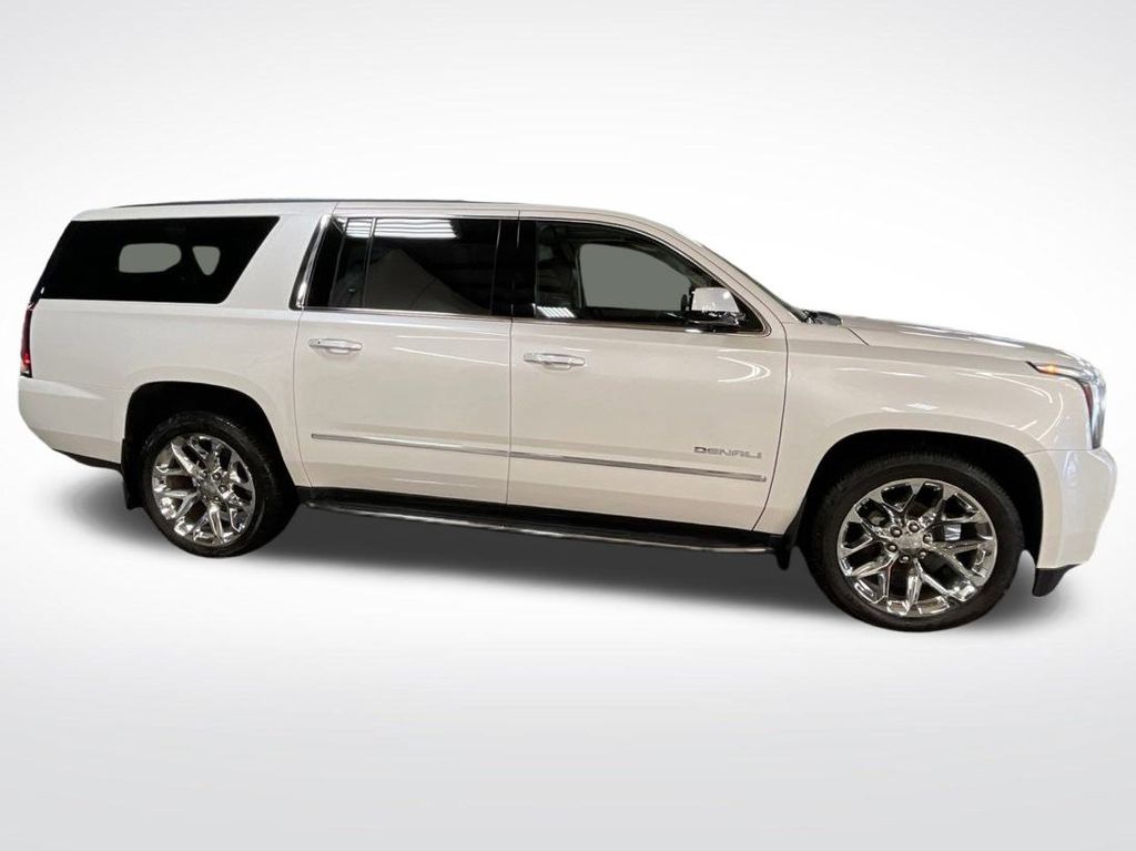 2017 Gmc Yukon XL Denali photo 2
