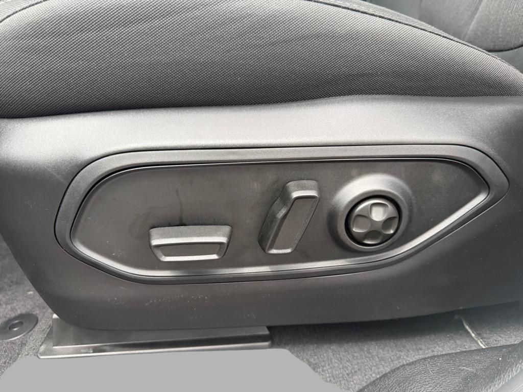 2025 Jeep Grand Cherokee Laredo Altitude photo 19