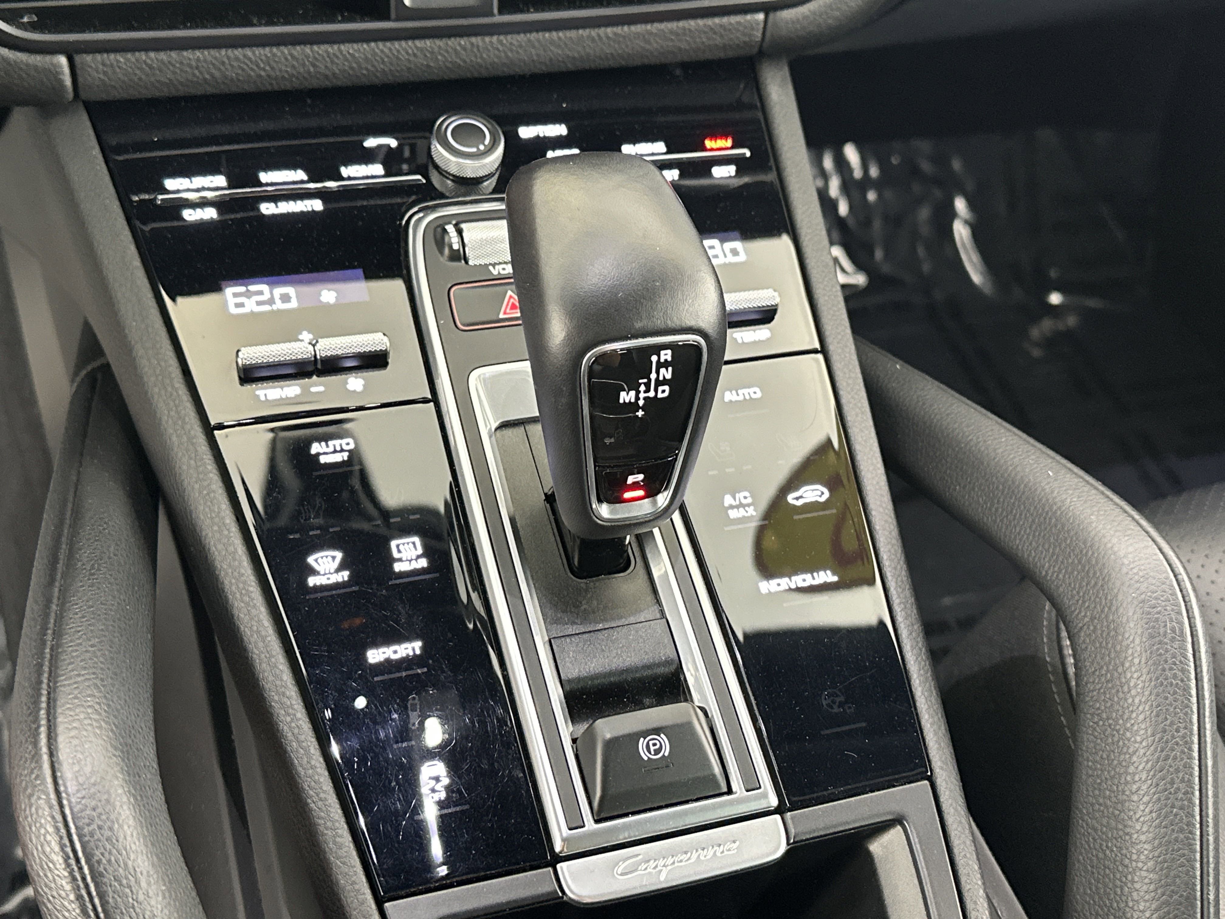 2022 Porsche Cayenne Base photo 9