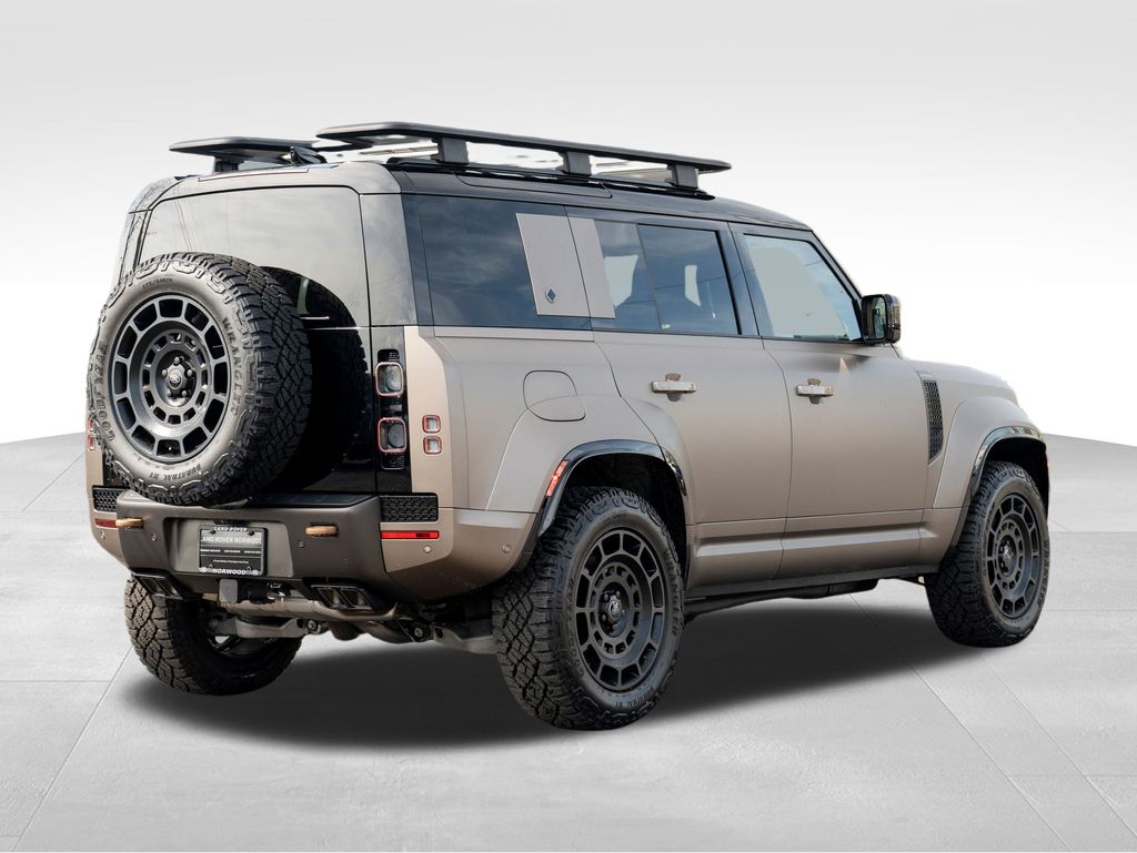2025 Land Rover Defender 110 V8 photo 4