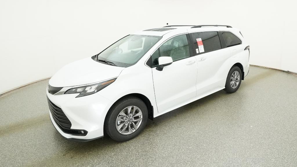 2026 Toyota Sienna XLE's photo