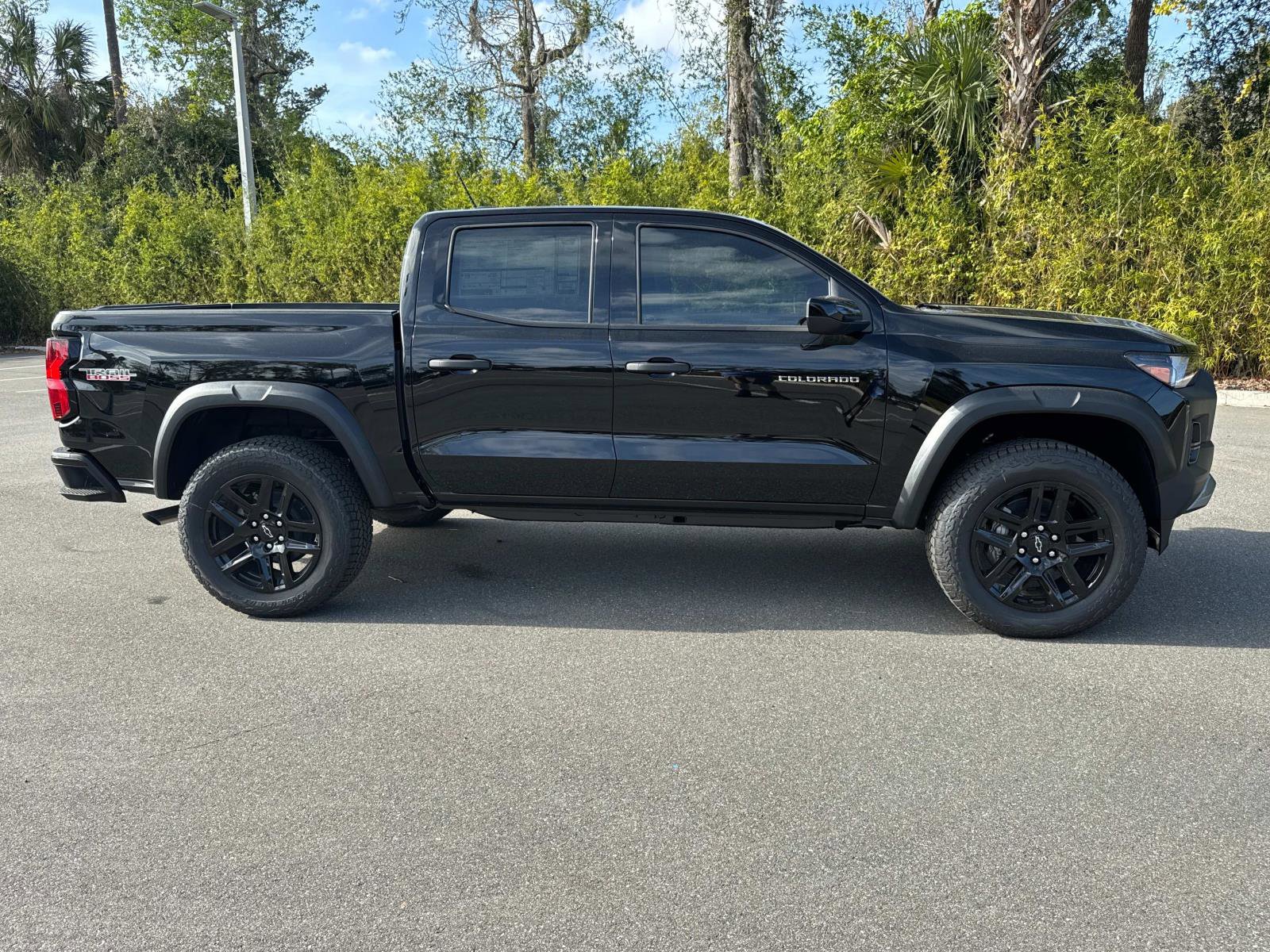 2025 Chevrolet Colorado Trail Boss photo 2