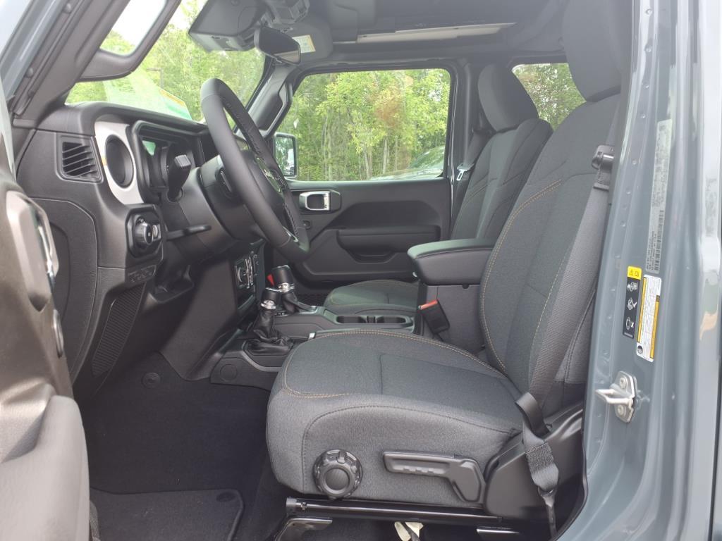 2025 Jeep Wrangler Sport S photo 3