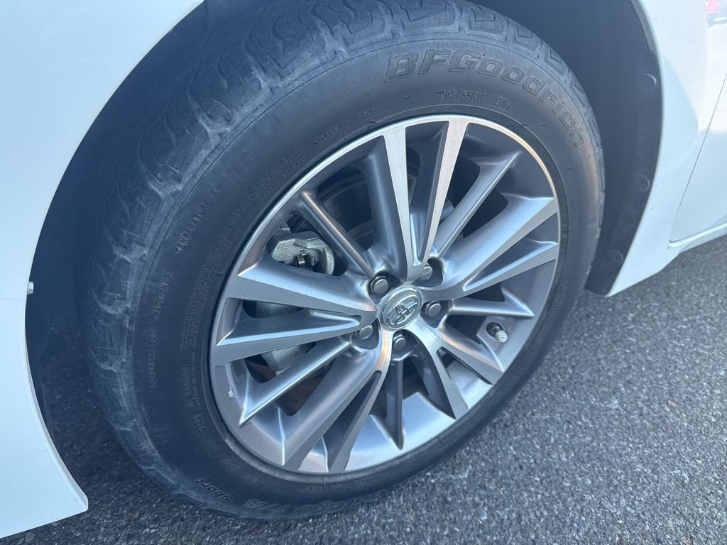 2015 Toyota Corolla LE photo 15