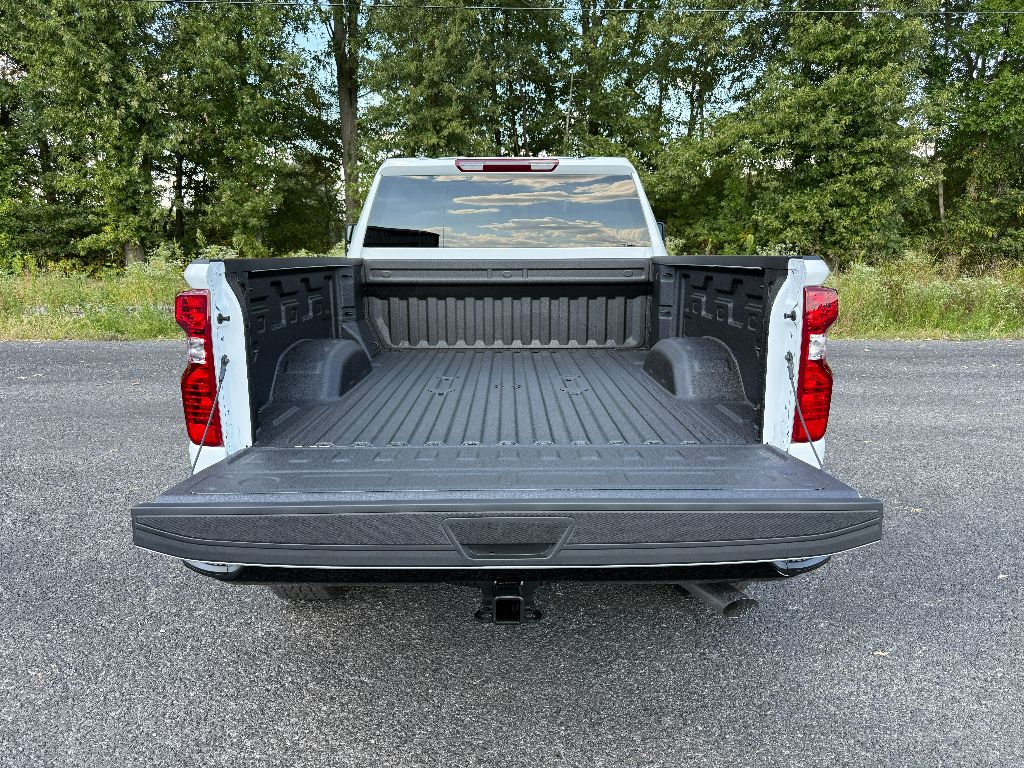 2025 Chevrolet Silverado 2500HD Custom photo 6