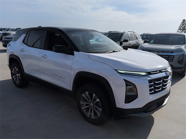 2026 Chevrolet Equinox LT photo 2