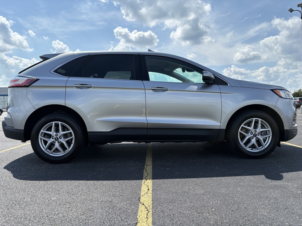 2022 Ford Edge SEL photo 4
