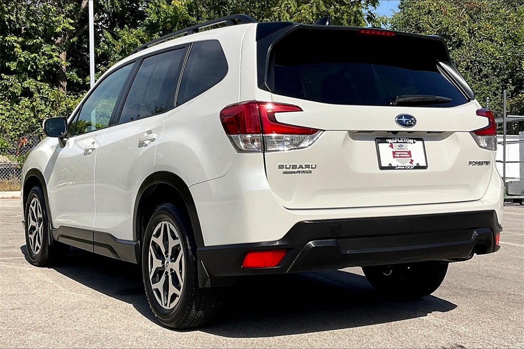 2024 Subaru Forester Premium photo 9