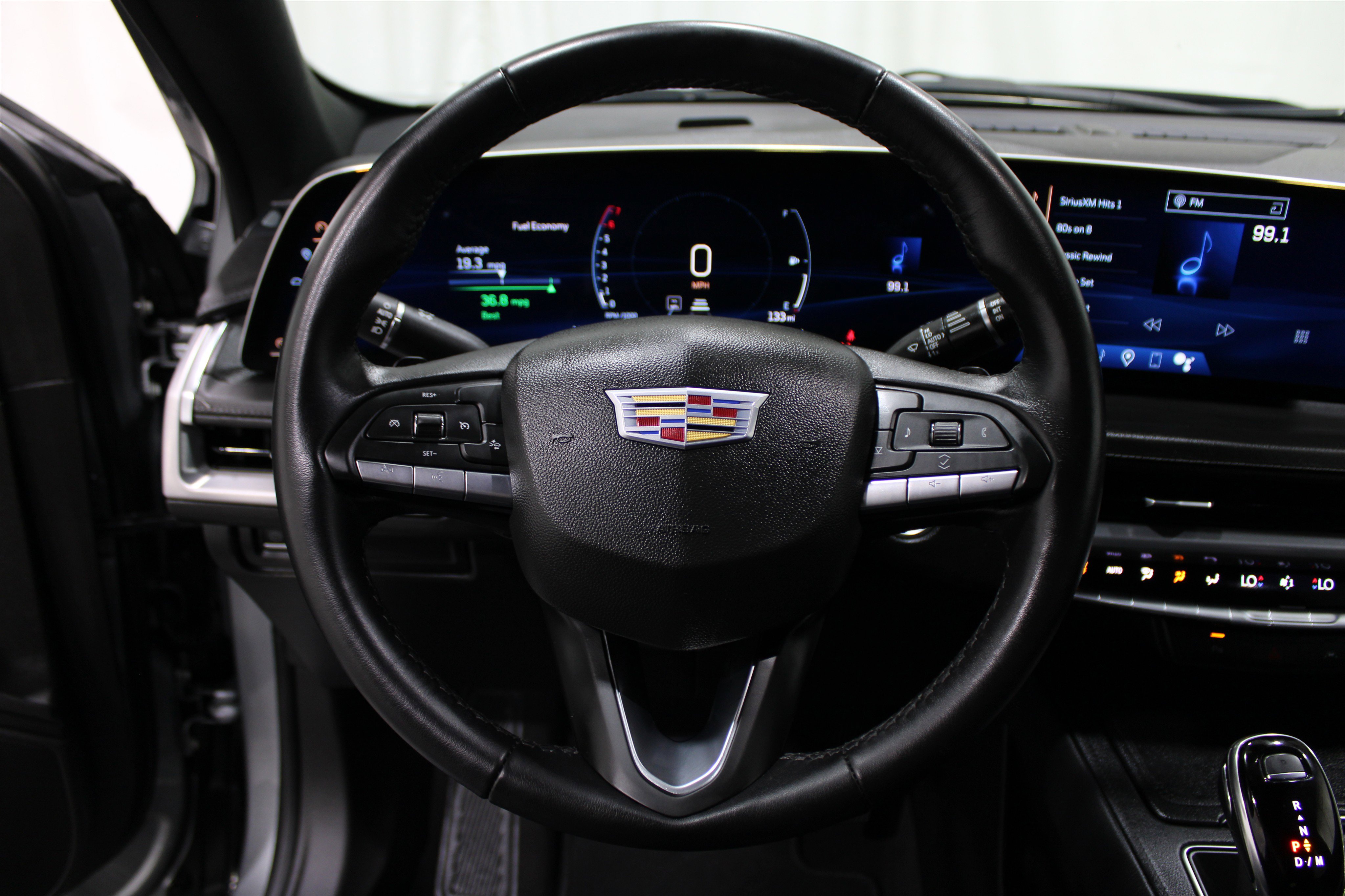 2025 Cadillac XT4 Premium Luxury photo 4