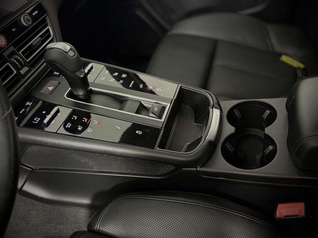 2025 Porsche Macan T photo 20