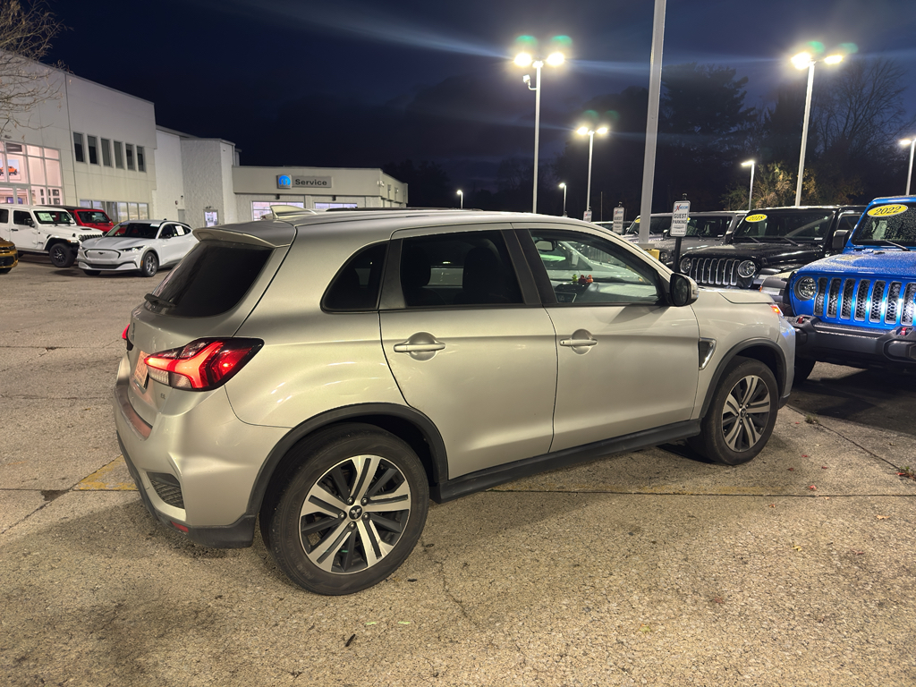 2021 Mitsubishi Outlander Sport SE photo 3